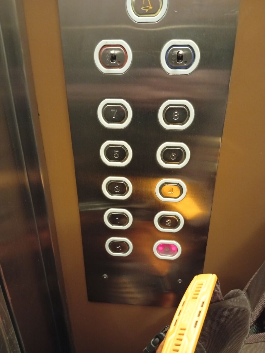 Botonera de cabina de ascensor